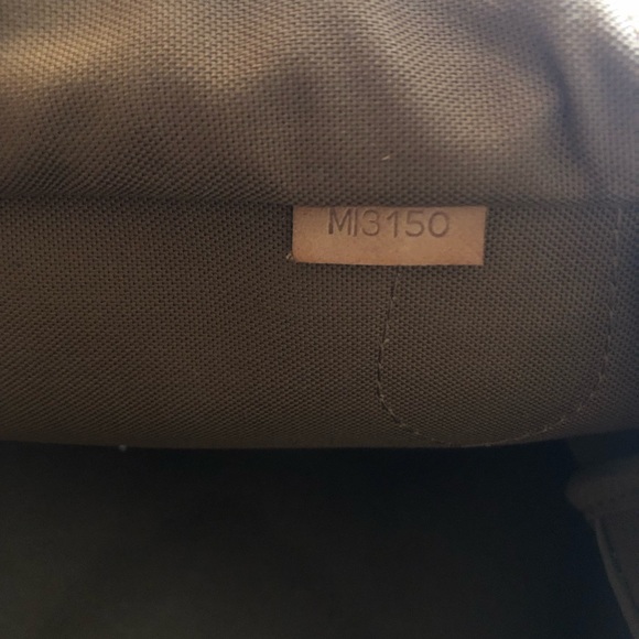 Louis Vuitton Shoulder Bag - Picture 7 of 7